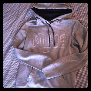 Nike therma-fit women’s xs hoodie